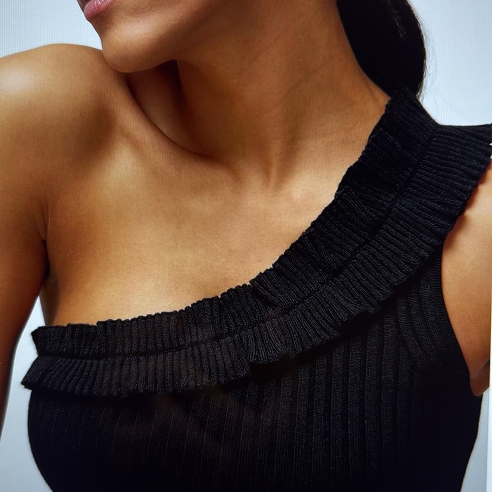 Chic Ruffle One-Shoulder Top - Picture 12 of 12